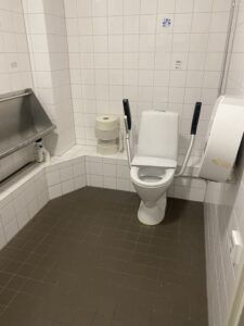 Esteettömyys 2